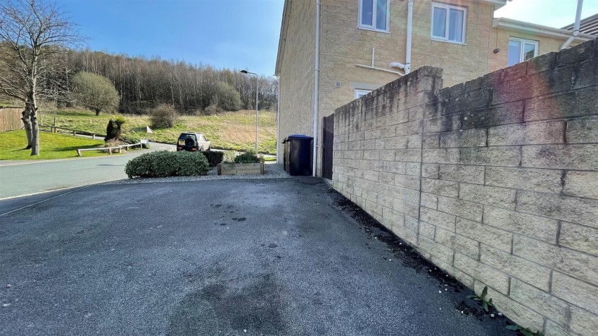 Images for Mires Beck Close, Windhill, Shipley