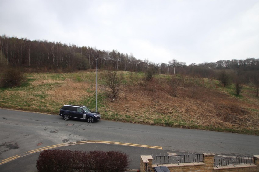 Images for Mires Beck Close, Windhill, Shipley