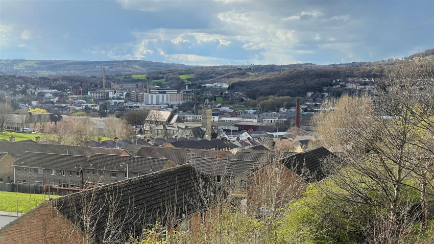 Images for Mires Beck Close, Windhill, Shipley